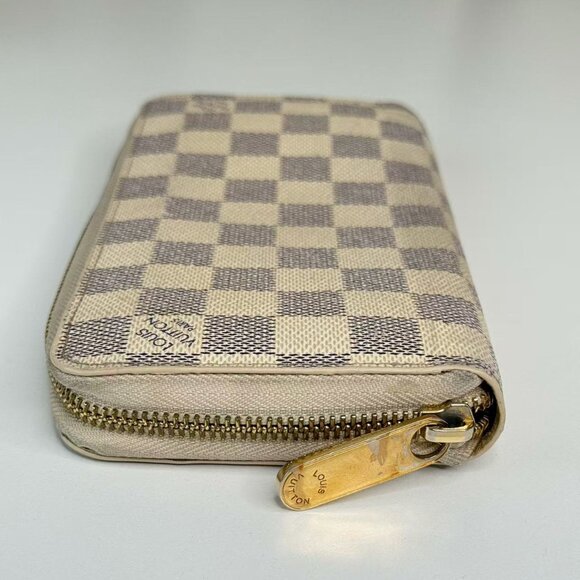 Louis Vuitton Damier Azur Wallet with Classic Checkerboard Design - Picture 4 of 8
